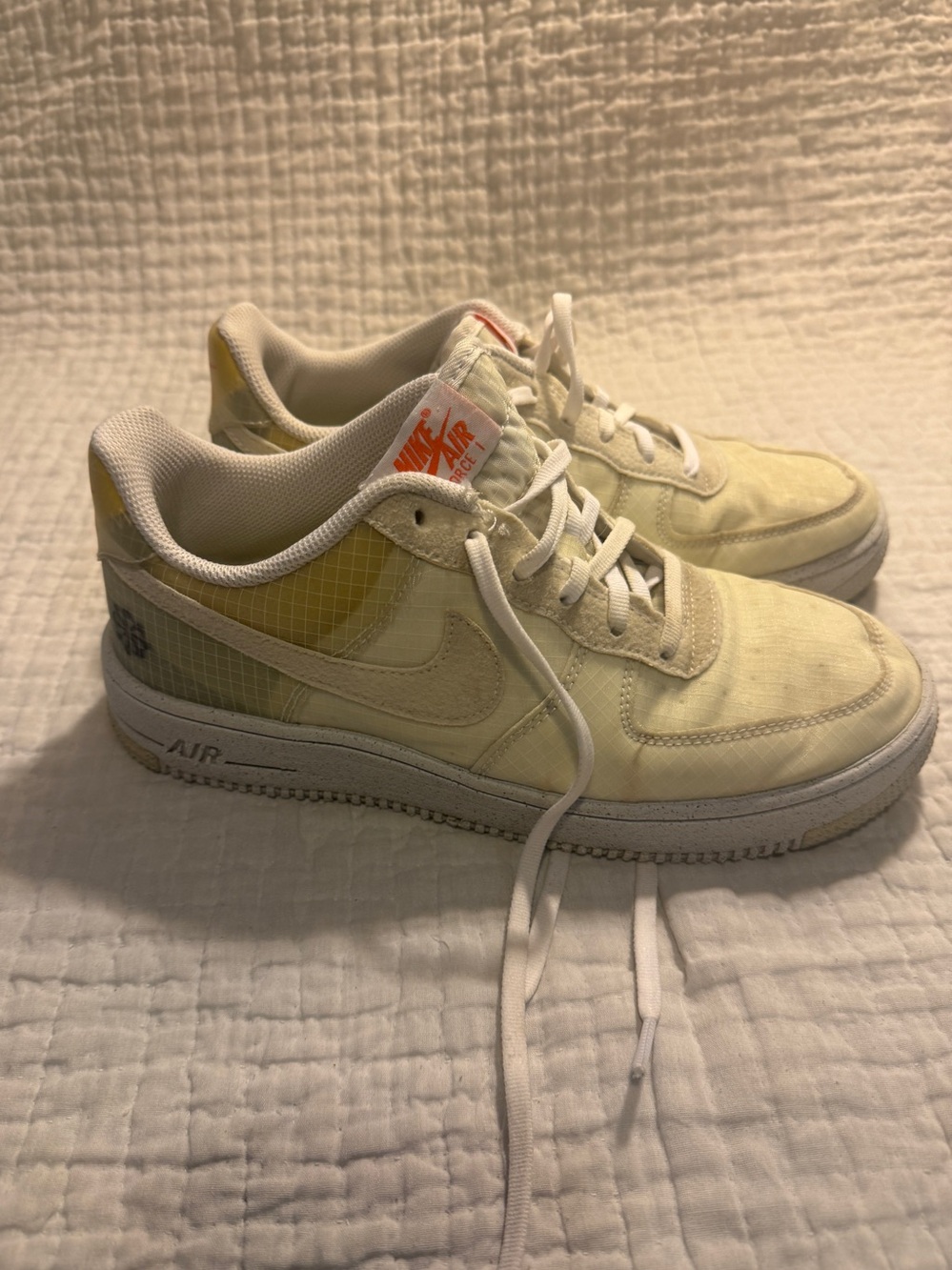 Nike Kids Cream/White Air Force 1 Low Sneakers with Yellow Accent. Size 7Y.